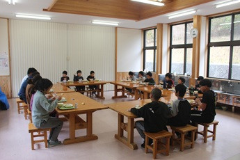 給食