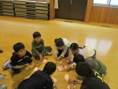 ５